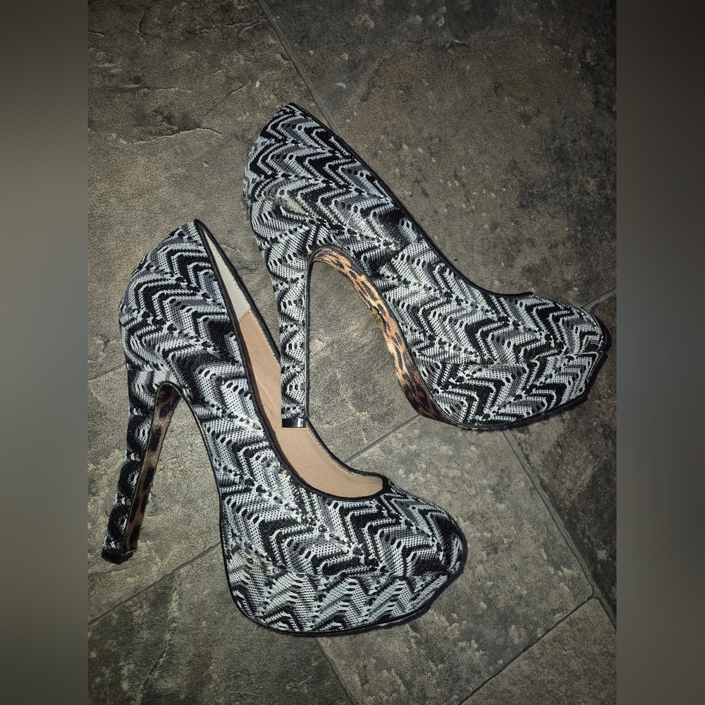 New Betsey Johnson Stilettos Chevron Platform Black White 8 Y2k Grunge vtg Bratz